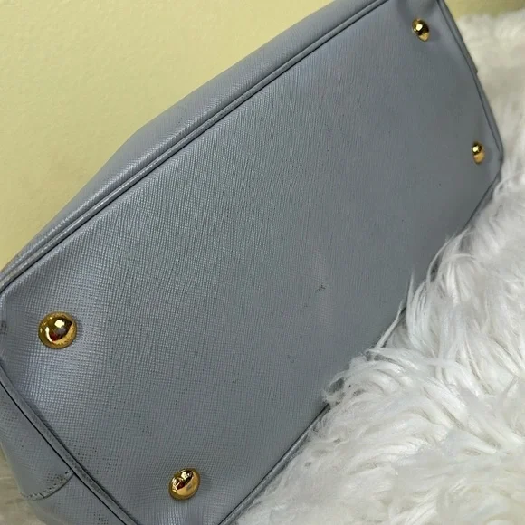 💯Authentic Prada Safiano Leather Handbag🍀